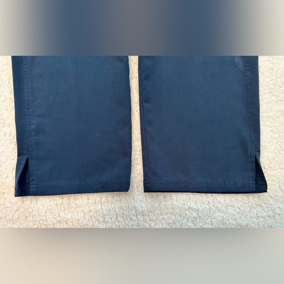 FIGS Kade Cargo Scrub Pants size small - Picture 2 of 4